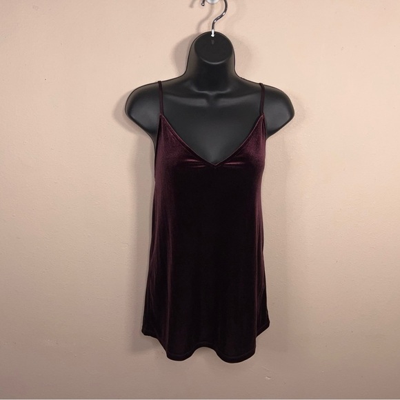Size 6 Halogen Burgundy Red Velour Tank Y2K Style Stretch Goth Sleeveless Vneck - Picture 8 of 11